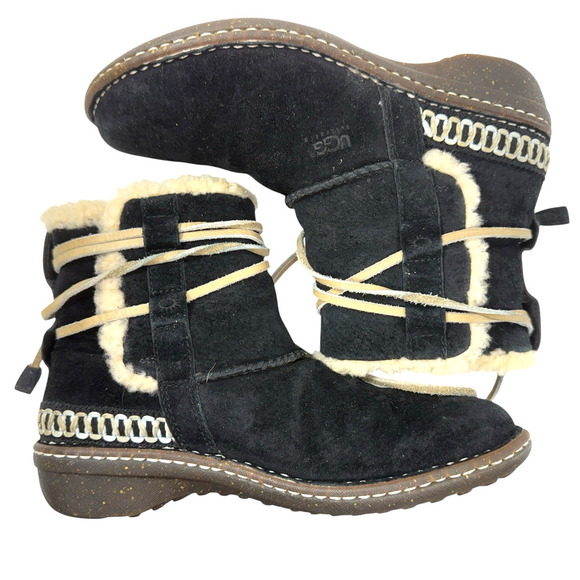UGG Cove Winter Short Ankle Boots Black Suede Leather Wrap around Lace Size 8 - Picture 9 of 10
